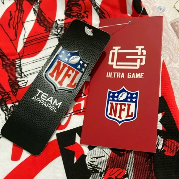 NFL Chiefs Graphic Top - Picture 3 of 4